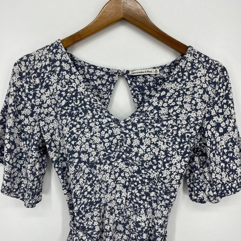 Abercrombie & Fitch Romper Bodysuit Women's XS Purple Floral V-Neck Open Back 2" - Picture 2 of 10